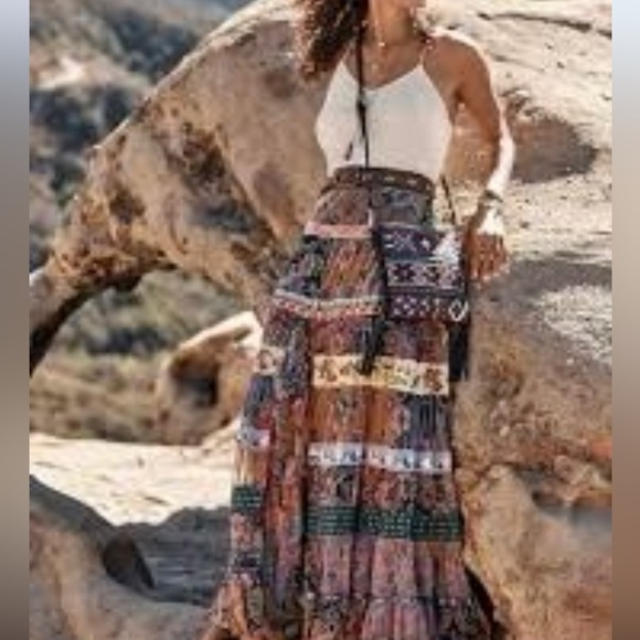 Johnny Was Zipped Crossbody Black Leather And Embroidery Design Tassel Bag NWT - Picture 12 of 16